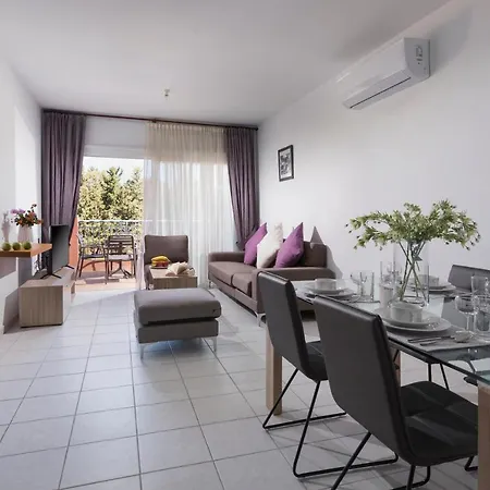 Resitour - Limnaria Gardens Apartment Paphos Exterior photo